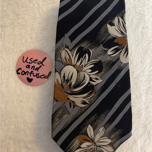 Elegant Floral Striped Tie - Black and Brown - Picture 1 of 6